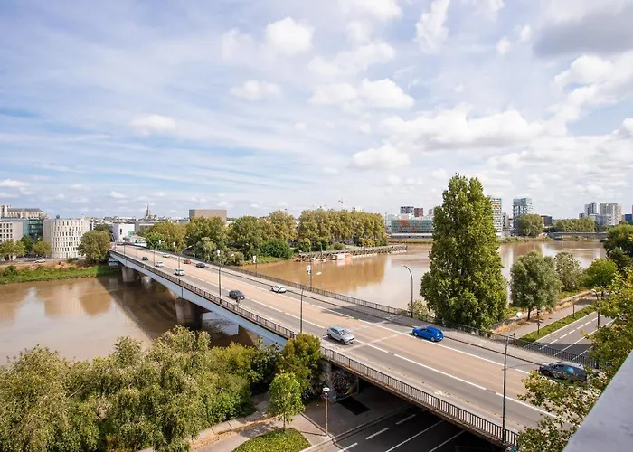 Escapade Sur L\'Ile De Nantes Avec Vue Sur La Loire